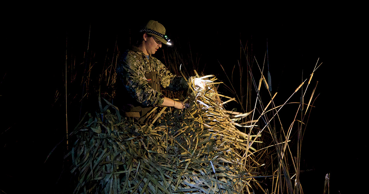 Guide Avery Williams readies a blind during a 2025 warrior hunt in South Carolina. Photo by Peter Frank Edwards